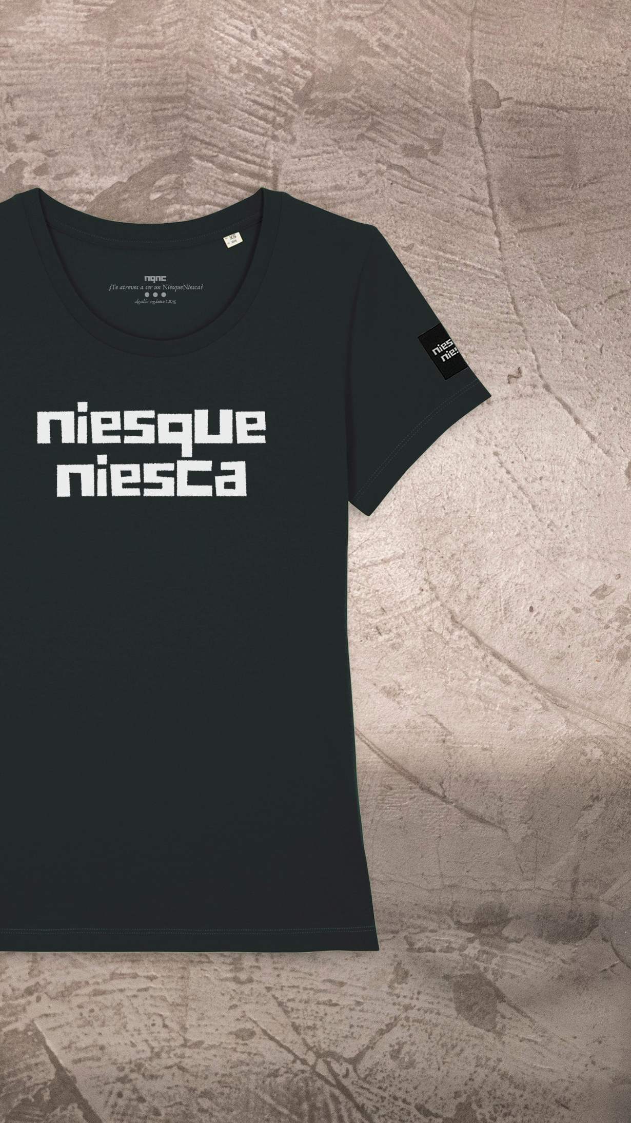 CAMISETA CHICA NEGRA NQNC RECORTADA