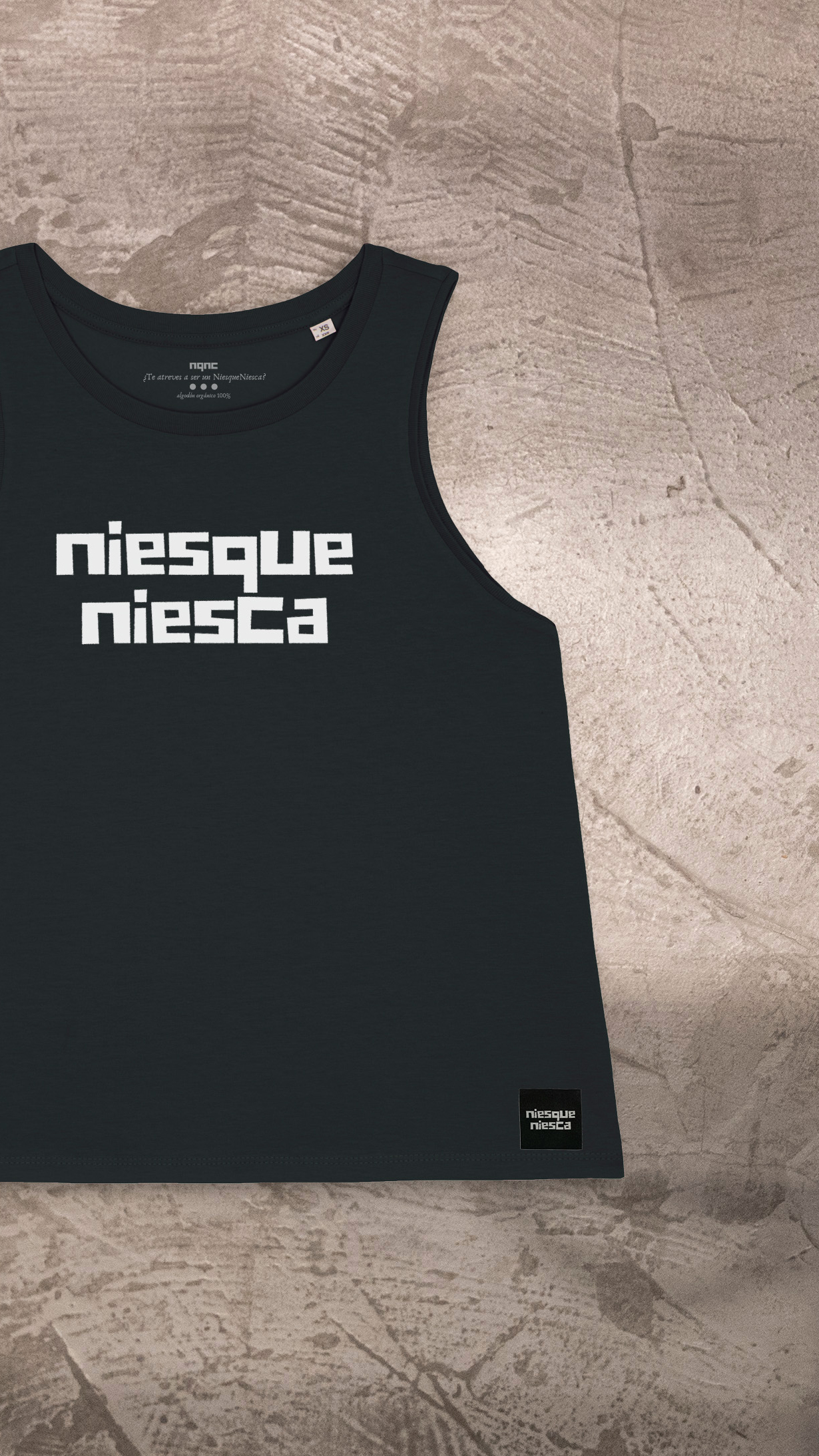 CAMISETA TIRANTES CHICA NEGRA NQNC RECORTADA