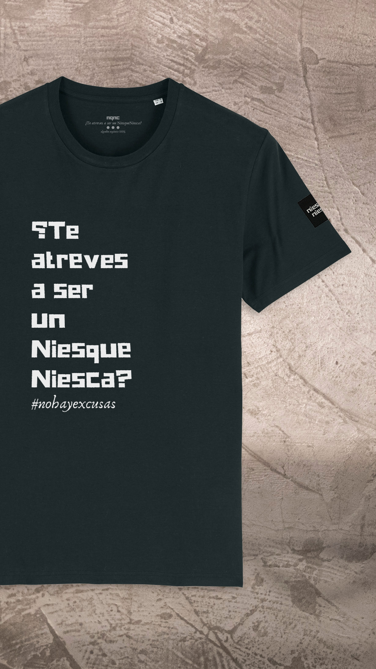 CAMISETA UNISEX NEGRA NQNC TEXTO RECORTADA